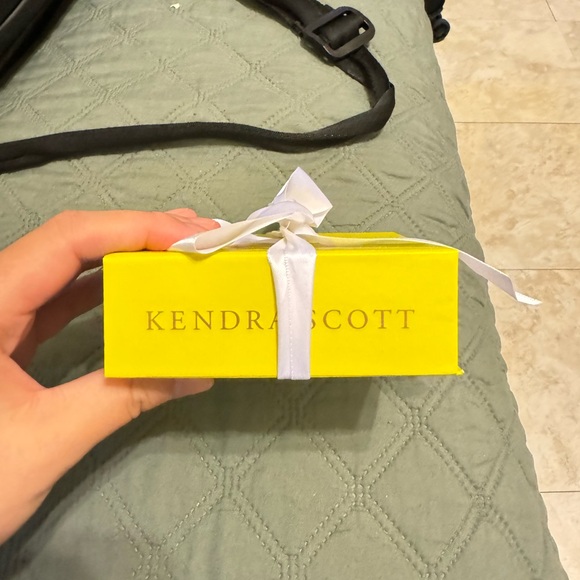 Kendra Scott necklace - Picture 7 of 9